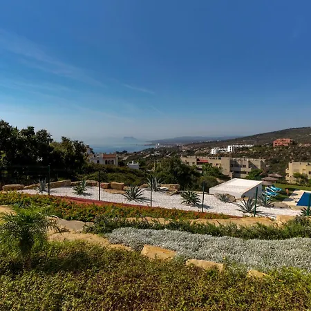 Holiday home Sun-soaked - Panoramic Sea View, Pool, Parking
