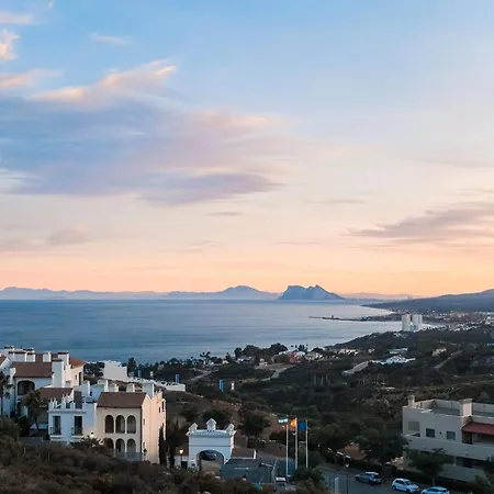 Holiday home Sun-soaked - Panoramic Sea View, Pool, Parking *
