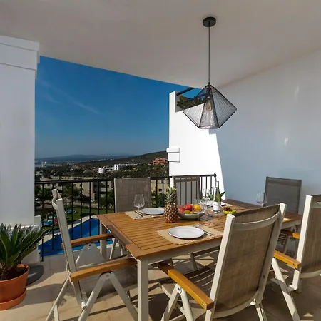 Sun-soaked - Panoramic Sea View, Pool, Parking Holiday home *