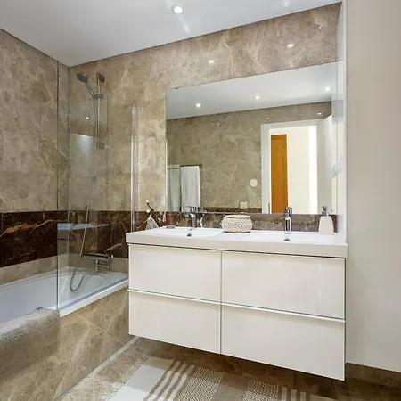 Sun-soaked - Panoramic Sea View, Pool, Parking Manilva