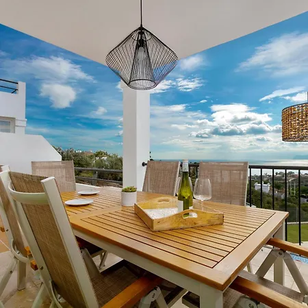 Sun-soaked - Panoramic Sea View, Pool, Parking *
