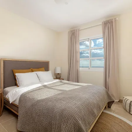 Holiday home Sun-soaked - Panoramic Sea View, Pool, Parking
