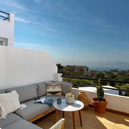 Sun-soaked - Panoramic Sea View, Pool, Parking *