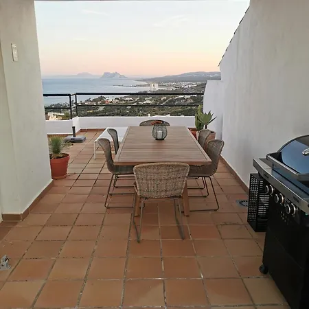 Holiday home Sun-soaked - Panoramic Sea View, Pool, Parking